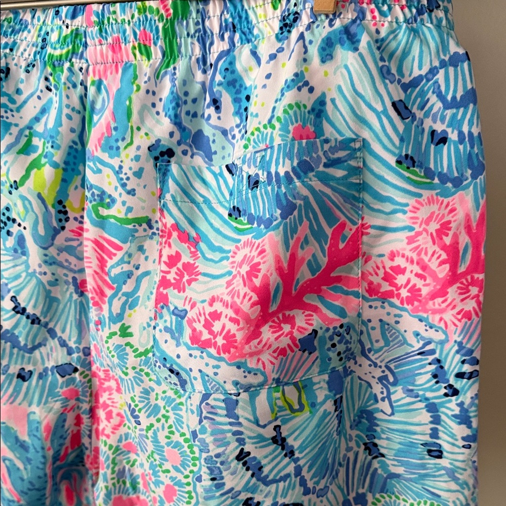 Lilly Pulitzer Ocean View Luxletic Shorts M - Picture 4 of 4